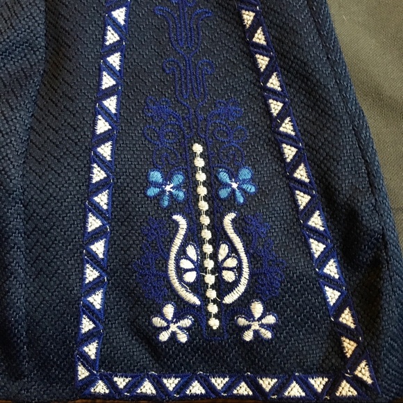 NWOT Blue pleated mini skirt, embroidered design - Picture 3 of 6